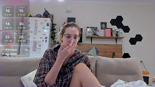 Girl alone home online show from December 20, 2025, 3:19 pm