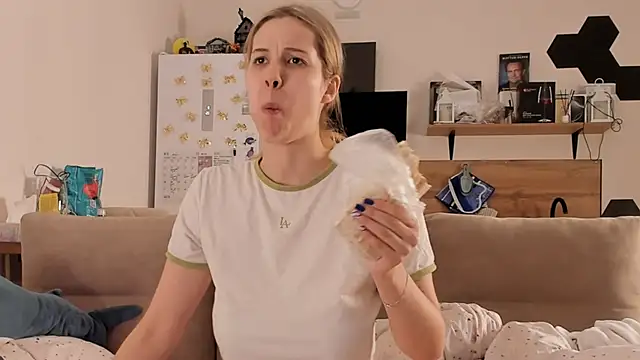 Girl alone home online show from May 29, 2026, 4:49 pm