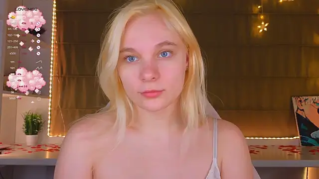 Snapshot of NaokoStifel chatting on February 7, 2025, 1:04 am NaokoStifel online show from February 7, 2025, 1:04 am