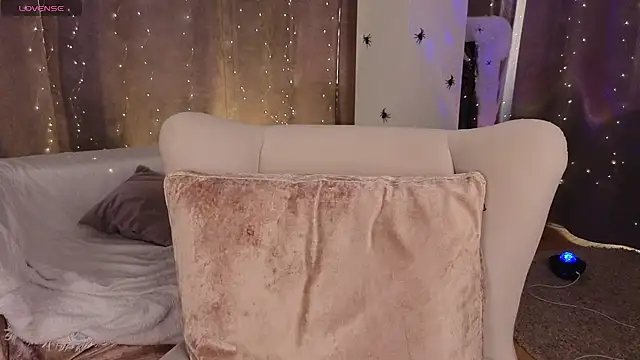 Snapshot of NaokoStifel chatting on October 24, 2025, 2:30 am NaokoStifel online show from October 24, 2025, 2:30 am