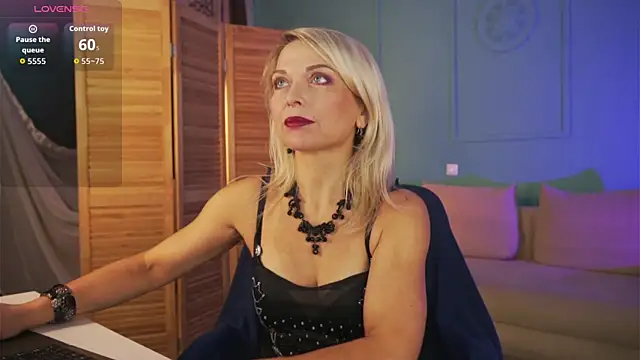 Snapshot of Gloria_Lovely chatting on December 2, 2025, 10:42 am Gloria Lovely online show from December 2, 2025, 10:42 am