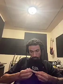 hotcamboy420 online show from November 30, 2025, 6:28 am