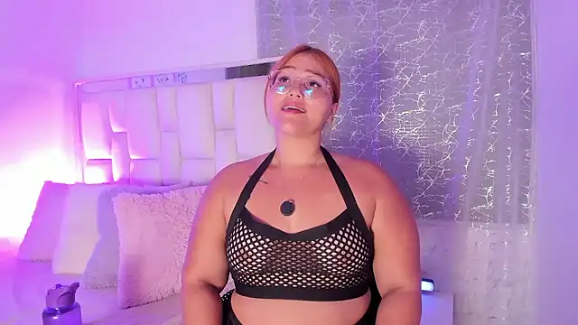 Snapshot of LeahxBarker chatting on January 17, 2026, 1:21 am LeahxBarker online show from January 17, 2026, 1:21 am