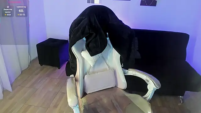 lunitaa18 online show from October 21, 2025, 8:53 pm