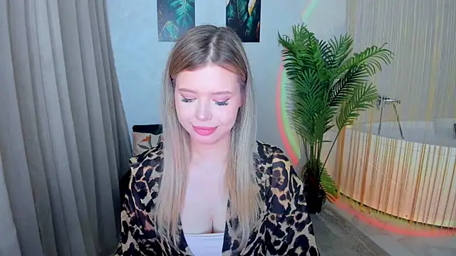 FollowLovee online show from June 23, 2026, 7:45 pm