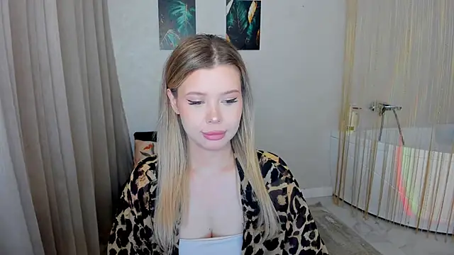 FollowLovee online show from June 24, 2026, 7:35 pm