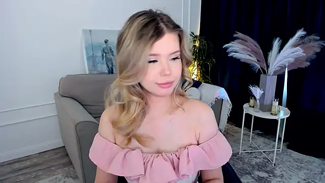 FollowLovee online show from June 28, 2026, 3:45 am