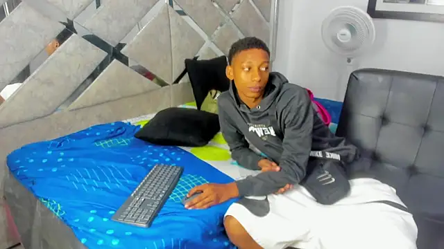 EvaxEmma online show from January 15, 2026, 1:26 pm