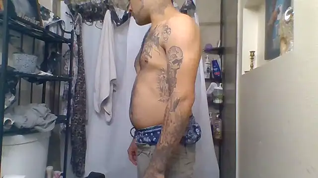 Snapshot of Houstonslong1 chatting on December 27, 2024, 4:58 am Houstonslong1 online show from December 27, 2024, 4:58 am