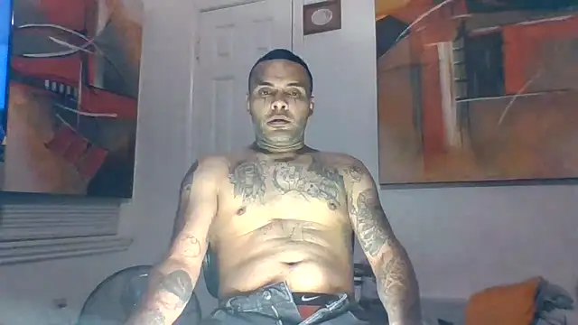 Snapshot of Houstonslong1 chatting on January 25, 2025, 6:01 am Houstonslong1 online show from January 25, 2025, 6:01 am