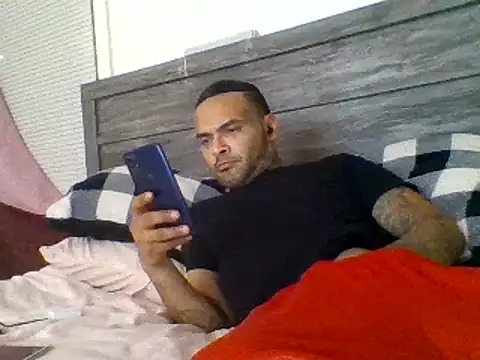 Snapshot of Houstonslong1 chatting on February 7, 2025, 5:18 pm Houstonslong1 online show from February 7, 2025, 5:18 pm