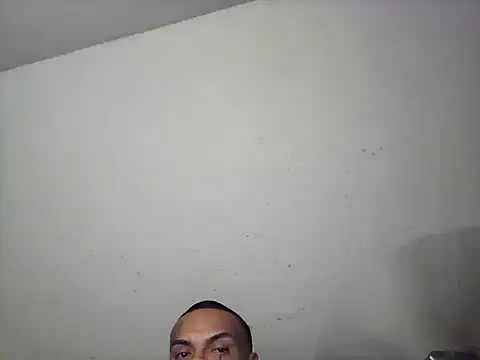 Snapshot of Houstonslong1 chatting on December 4, 2025, 12:36 pm Houstonslong1 online show from December 4, 2025, 12:36 pm