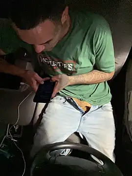 Snapshot of Houstonslong1 chatting on December 17, 2025, 1:44 am Houstonslong1 online show from December 17, 2025, 1:44 am