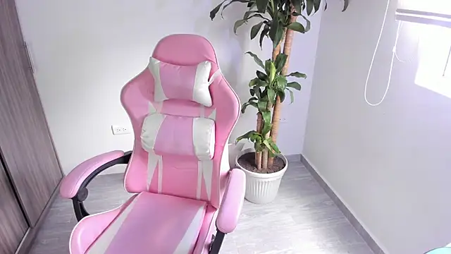 Sofi Martinezz0 online show from October 22, 2025, 3:34 pm