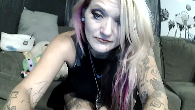 Candalicious online show from November 27, 2025, 8:55 pm