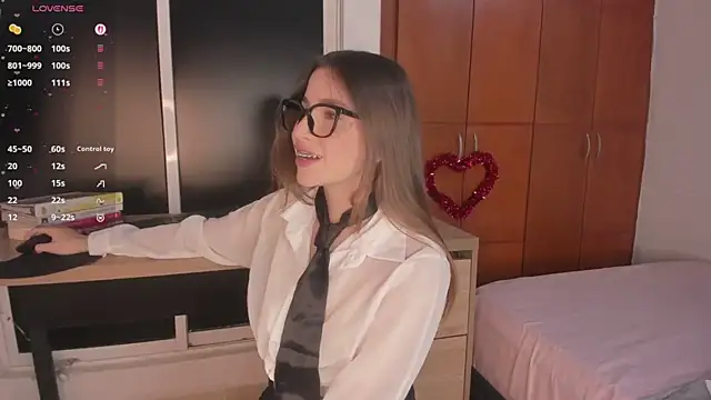 Snapshot of LynnSam_ chatting on February 13, 2026, 1:12 am LynnSam online show from February 13, 2026, 1:12 am