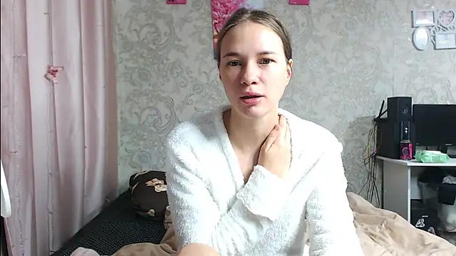 Snapshot of leila_bambi_ chatting on October 17, 2025, 9:23 am leila bambi online show from October 17, 2025, 9:23 am