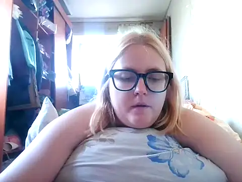 Snapshot of DesireMelissa chatting on October 8, 2025, 7:39 am DesireMelissa online show from October 8, 2025, 7:39 am