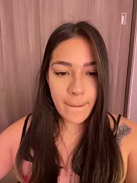 Snapshot of Latina_vanessa chatting on February 14, 2025, 2:50 am Latina vanessa online show from February 14, 2025, 2:50 am