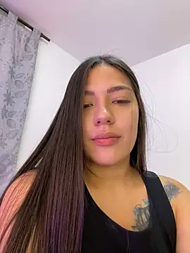 Snapshot of Latina_vanessa chatting on March 23, 2025, 4:05 am Latina vanessa online show from March 23, 2025, 4:05 am