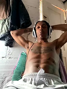 Snapshot of Larry-n-clouds chatting on November 23, 2025, 3:23 pm Larry-n-clouds online show from November 23, 2025, 3:23 pm