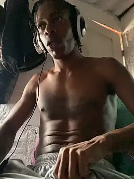 Snapshot of Larry-n-clouds chatting on November 24, 2025, 3:34 pm Larry-n-clouds online show from November 24, 2025, 3:34 pm