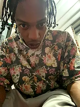 Snapshot of Larry-n-clouds chatting on November 25, 2025, 3:39 am Larry-n-clouds online show from November 25, 2025, 3:39 am