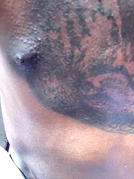 Snapshot of Larry-n-clouds chatting on November 29, 2025, 5:05 pm Larry-n-clouds online show from November 29, 2025, 5:05 pm