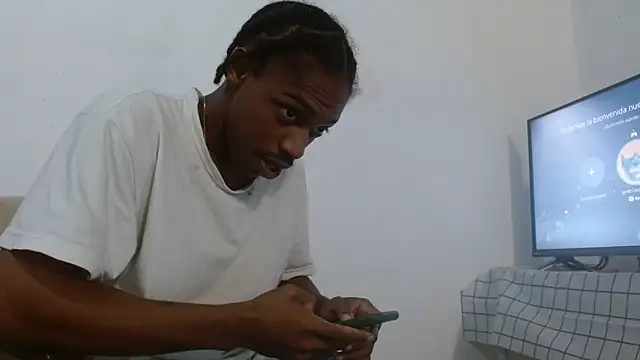 Snapshot of Larry-n-clouds chatting on February 18, 2026, 4:47 pm Larry-n-clouds online show from February 18, 2026, 4:47 pm