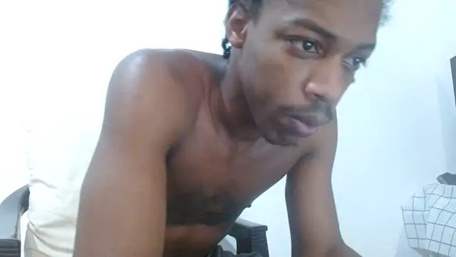 Snapshot of Larry-n-clouds chatting on February 25, 2026, 8:29 pm Larry-n-clouds online show from February 25, 2026, 8:29 pm