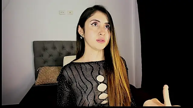 Snapshot of Nicol_Swift_ chatting on February 3, 2025, 8:35 am Nicol Swift  online show from February 3, 2025, 8:35 am