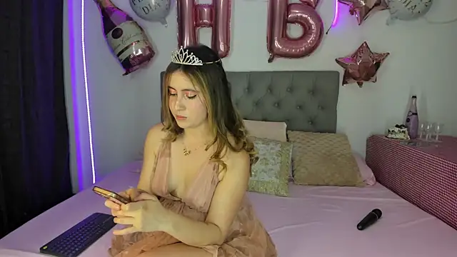 Snapshot of Nicol_Swift_ chatting on September 14, 2025, 12:10 am Nicol Swift  online show from September 14, 2025, 12:10 am