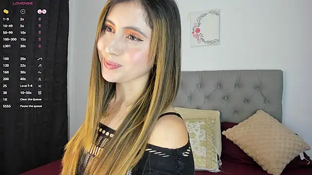 Nicol Swift  online show from November 14, 2025, 12:31 am