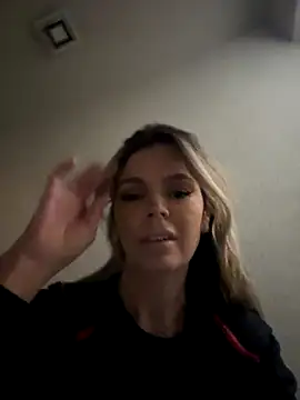 EvaDiamondXX online show from November 11, 2025, 3:56 pm