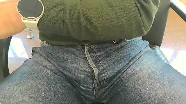 alessandroman2114 online show from April 7, 2026, 10:37 am