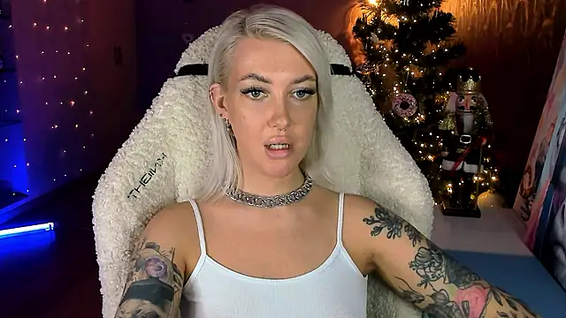 Snapshot of tykioty_Miley chatting on January 10, 2026, 1:02 pm tykioty Miley online show from January 10, 2026, 1:02 pm