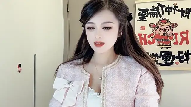 Snapshot of VIWVI chatting on February 24, 2025, 5:33 am VIWVI online show from February 24, 2025, 5:33 am