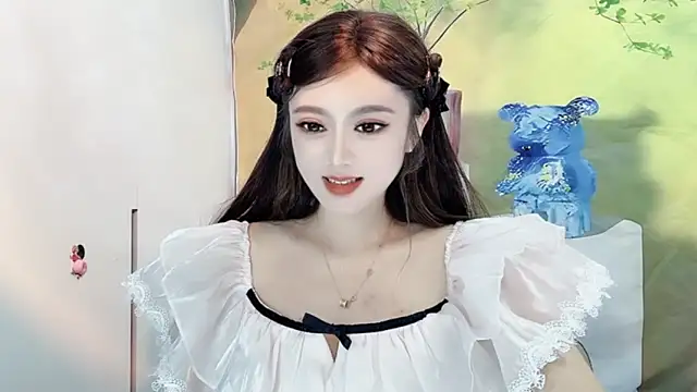 Snapshot of VIWVI chatting on March 12, 2025, 5:35 am VIWVI online show from March 12, 2025, 5:35 am
