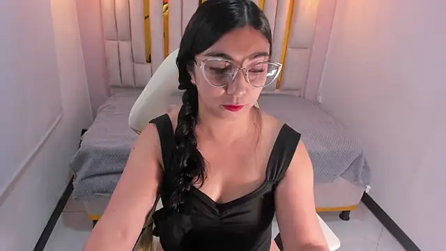 Snapshot of Karla_hernandez_ chatting on February 13, 2025, 11:06 am Karla hernandez online show from February 13, 2025, 11:06 am