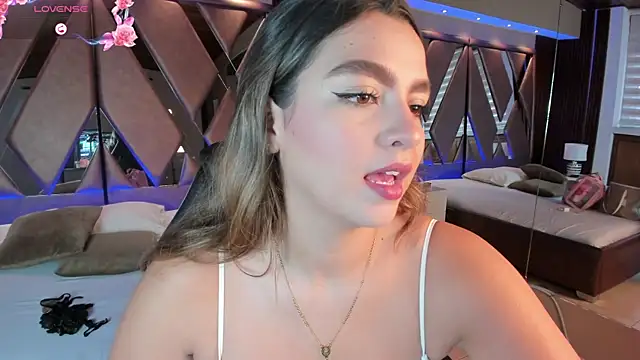 ambarcarterr online show from October 9, 2025, 11:08 am