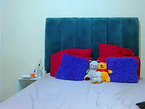 curvycloe1 online show from October 18, 2025, 4:30 pm