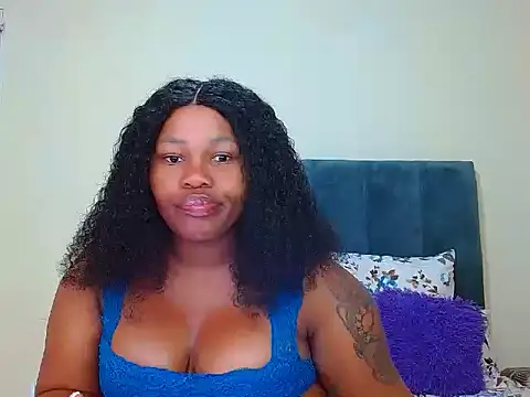 curvycloe1 online show from November 18, 2025, 7:35 am