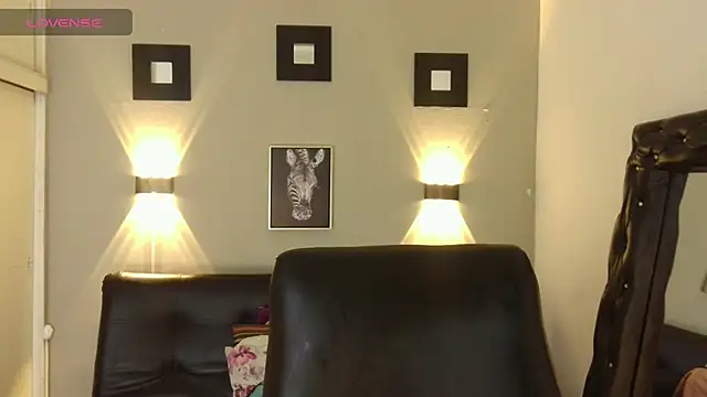 ashley Tompson1 online show from February 6, 2025, 12:37 pm