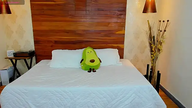 KatherineBond online show from January 23, 2025, 8:02 pm