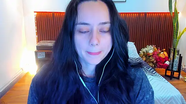 KatherineBond online show from December 19, 2025, 6:26 pm