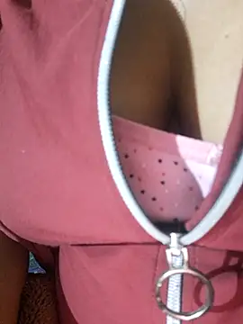 Priya Bong online show from October 19, 2025, 1:28 am