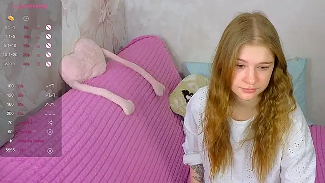 TrissMerigold9 online show from December 5, 2025, 8:12 am