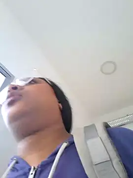 Adelehottman online show from December 17, 2025, 12:22 pm