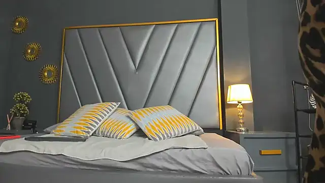 BrendaAdams  online show from February 21, 2025, 11:01 am