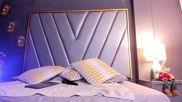 Snapshot of BrendaAdams_ chatting on December 17, 2025, 10:43 am BrendaAdams online show from December 17, 2025, 10:43 am